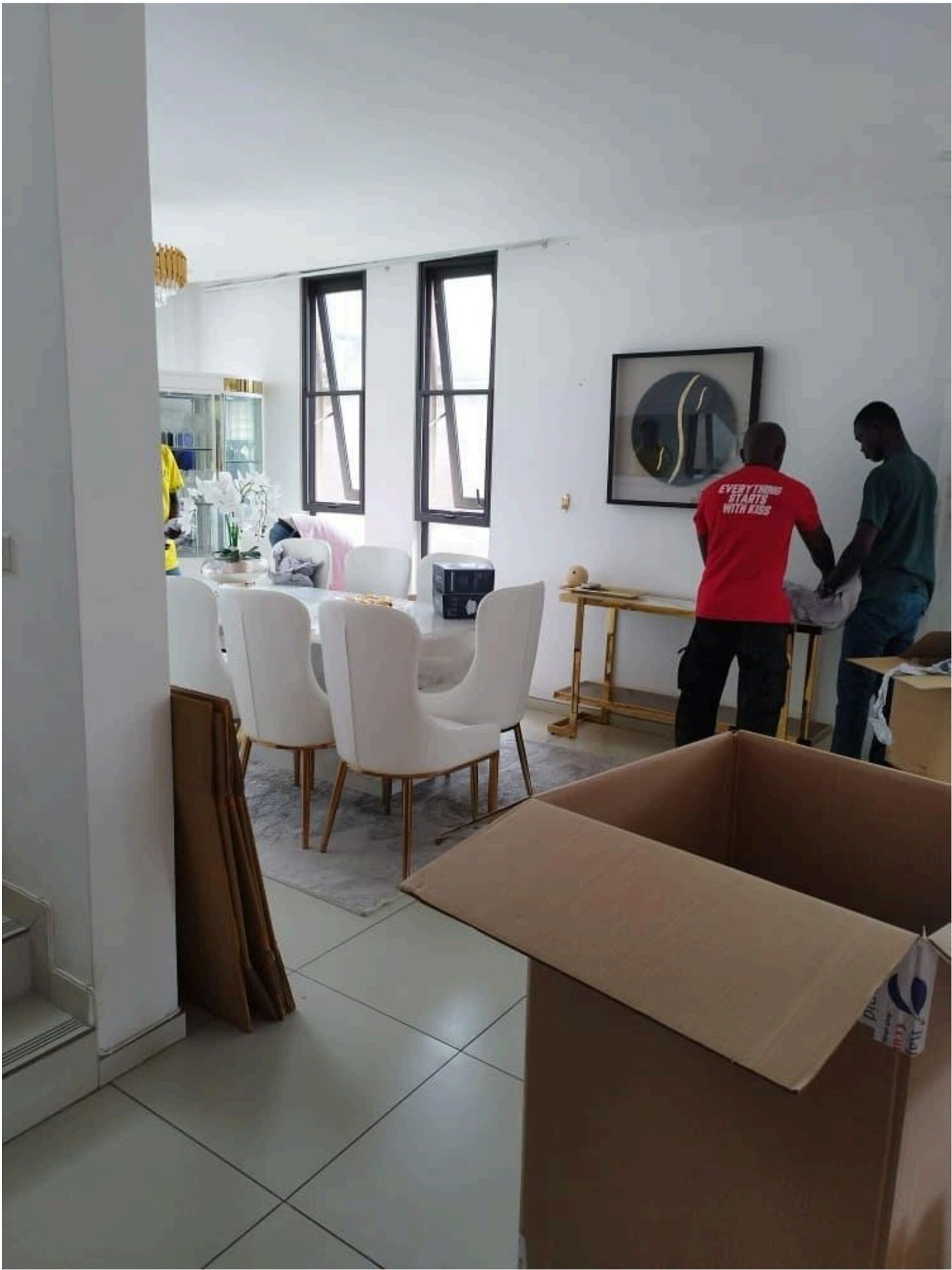 Unpacking client cargo on delivery